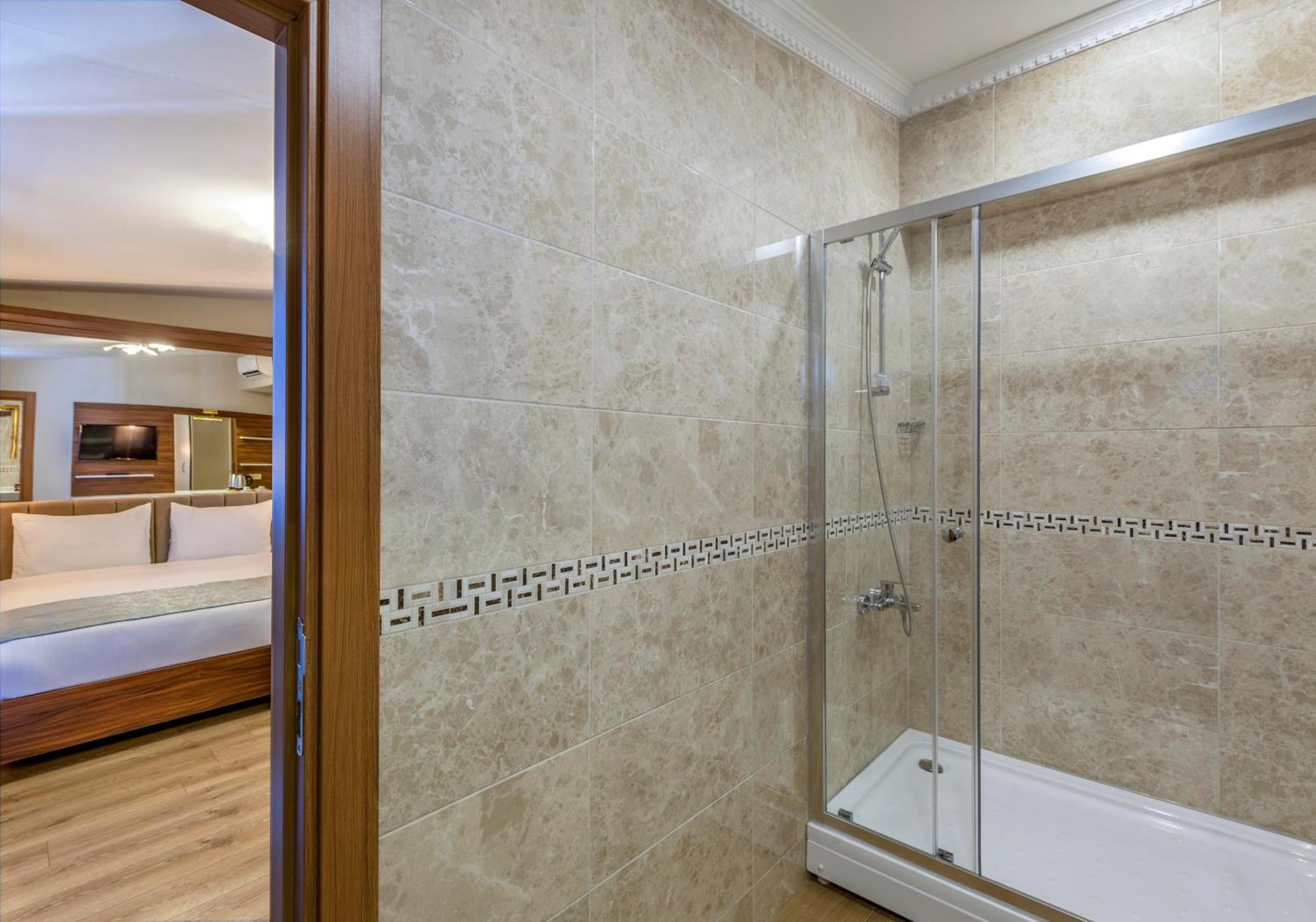 Kupeli Hotel Istanboel Buitenkant foto